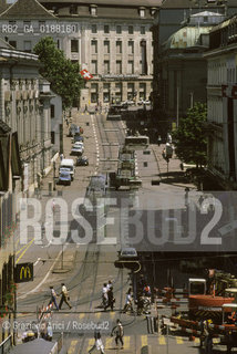 ( SVIZZERA CONFEDERAZIONE ELVETICA  ) BASILEA : LA STRADA STEINENBERG   © 1995 Graziano Arici/Rosebud2 / GEO