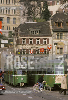 ( SVIZZERA CONFEDERAZIONE ELVETICA  ) BASILEA : LA BARFUSSERPLATZ   © 1995 Graziano Arici/Rosebud2 / GEO /  TRAM