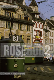 ( SVIZZERA CONFEDERAZIONE ELVETICA  ) BASILEA : LA BARFUSSERPLATZ   © 1995 Graziano Arici/Rosebud2 / GEO /  TRAM