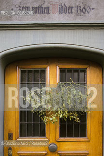 ( SVIZZERA CONFEDERAZIONE ELVETICA  ) BASILEA :  CASE DEL CENTRO STORICO   © 1995 Graziano Arici/Rosebud2 / GEO PORTA VISCHIO