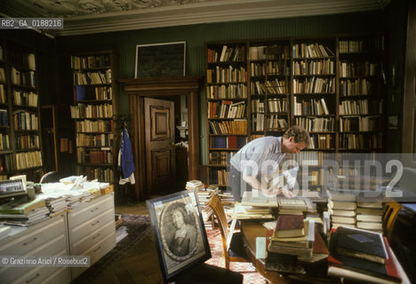 ( SVIZZERA CONFEDERAZIONE ELVETICA  ) BASILEA :  CASA DI ERASMO DA ROTTERDAMM  © 1995 Graziano Arici/Rosebud2 / GEO LETTERATURA FILOSOFIA LIBRERIA