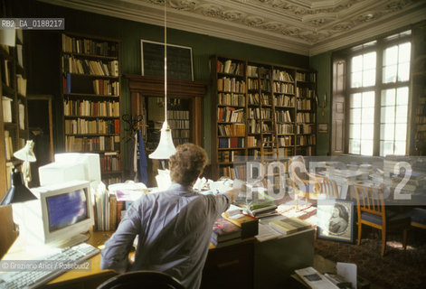 ( SVIZZERA CONFEDERAZIONE ELVETICA  ) BASILEA :  CASA DI ERASMO DA ROTTERDAMM  © 1995 Graziano Arici/Rosebud2 / GEO LETTERATURA FILOSOFIA LIBRERIA