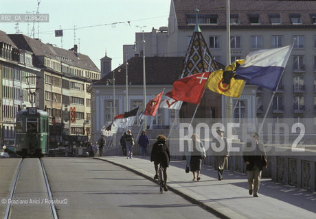 ( SVIZZERA CONFEDERAZIONE ELVETICA  ) BASILEA :  IL WETTSTEIBRUCKE   © 1995 Graziano Arici/Rosebud2 / GEO PONTE