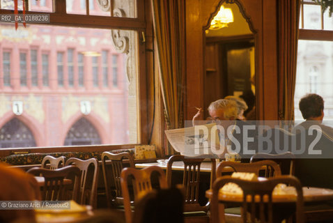 ( SVIZZERA CONFEDERAZIONE ELVETICA  ) BASILEA :  CAFFE IN MARKTPLATZ  © 1995 Graziano Arici/Rosebud2 / GEO