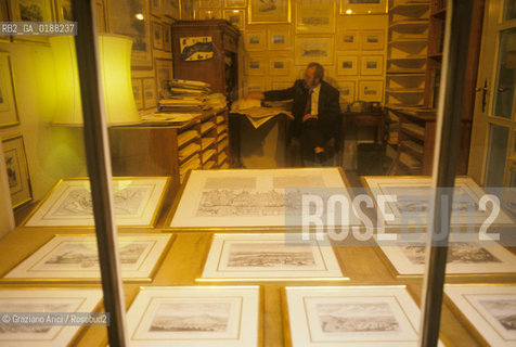 ( SVIZZERA CONFEDERAZIONE ELVETICA  ) BASILEA :  LIBRERIA ANTIQUARIA  © 1995 Graziano Arici/Rosebud2 / GEO