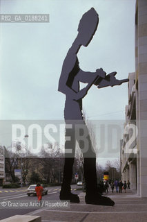 ( SVIZZERA CONFEDERAZIONE ELVETICA  ) BASILEA :  SCULTURA DI JONATHAN  BOROFSKY © 1995 Graziano Arici/Rosebud2 / GEO ARTE