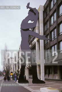 ( SVIZZERA CONFEDERAZIONE ELVETICA  ) BASILEA :  SCULTURA DI JONATHAN  BOROFSKY © 1995 Graziano Arici/Rosebud2 / GEO ARTE