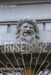 ( SVIZZERA CONFEDERAZIONE ELVETICA  ) BASILEA :  CASE DEL CENTRO STORICO  BLAUES HAUS  © 1995 Graziano Arici/Rosebud2 / GEO BLU MASCHERONE