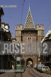 ( SVIZZERA CONFEDERAZIONE ELVETICA  ) BASILEA :  LA SPALENTOR  © 1995 Graziano Arici/Rosebud2 / GEO PORTA TRAM