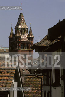 ( SVIZZERA CONFEDERAZIONE ELVETICA  ) BASILEA :  LA TORRE DEL RATHAUS © 1995 Graziano Arici/Rosebud2 / GEO
