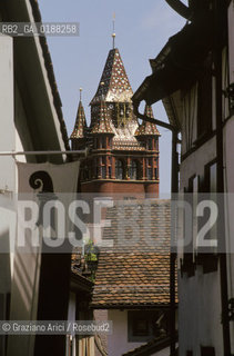 ( SVIZZERA CONFEDERAZIONE ELVETICA  ) BASILEA : LA TORRE DEL RATHAUS © 1995 Graziano Arici/Rosebud2 / GEO