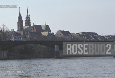 ( SVIZZERA CONFEDERAZIONE ELVETICA  ) BASILEA : IL FIUME RENO    © 1995 Graziano Arici/Rosebud2 / GEO