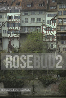 ( SVIZZERA CONFEDERAZIONE ELVETICA  ) BASILEA : CASE SUL FIUME RENO    © 1995 Graziano Arici/Rosebud2 / GEO