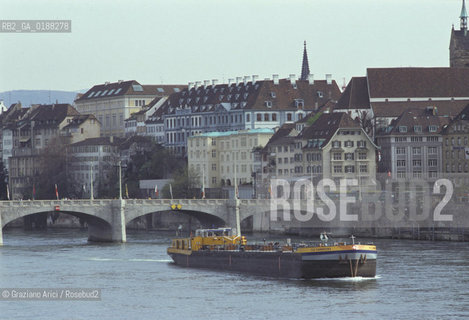 ( SVIZZERA CONFEDERAZIONE ELVETICA  ) BASILEA : IL FIUME RENO    © 1995 Graziano Arici/Rosebud2 / GEO