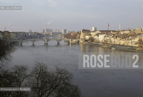 ( SVIZZERA CONFEDERAZIONE ELVETICA  ) BASILEA : IL FIUME RENO    © 1995 Graziano Arici/Rosebud2 / GEO