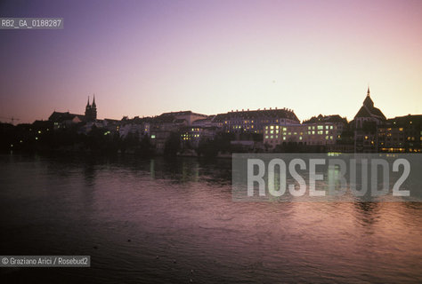 ( SVIZZERA CONFEDERAZIONE ELVETICA  ) BASILEA : IL FIUME RENO    © 1995 Graziano Arici/Rosebud2 / GEO