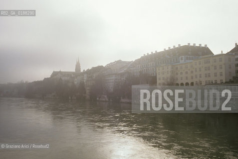 ( SVIZZERA CONFEDERAZIONE ELVETICA  ) BASILEA : IL FIUME RENO    © 1995 Graziano Arici/Rosebud2 / GEO