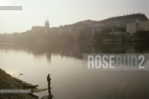 ( SVIZZERA CONFEDERAZIONE ELVETICA  ) BASILEA : IL FIUME RENO    © 1995 Graziano Arici/Rosebud2 / GEO PESCA