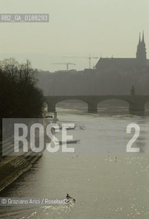 ( SVIZZERA CONFEDERAZIONE ELVETICA  ) BASILEA : IL FIUME RENO    © 1995 Graziano Arici/Rosebud2 / GEO