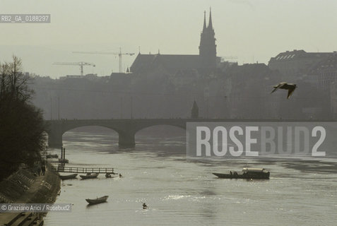 ( SVIZZERA CONFEDERAZIONE ELVETICA  ) BASILEA : IL FIUME RENO    © 1995 Graziano Arici/Rosebud2 / GEO