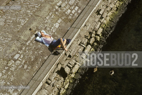 ( SVIZZERA CONFEDERAZIONE ELVETICA  ) BASILEA : IL FIUME RENO    © 1995 Graziano Arici/Rosebud2 / GEO