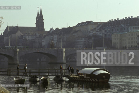 ( SVIZZERA CONFEDERAZIONE ELVETICA  ) BASILEA : IL FIUME RENO    © 1995 Graziano Arici/Rosebud2 / GEO TRAGHETTO