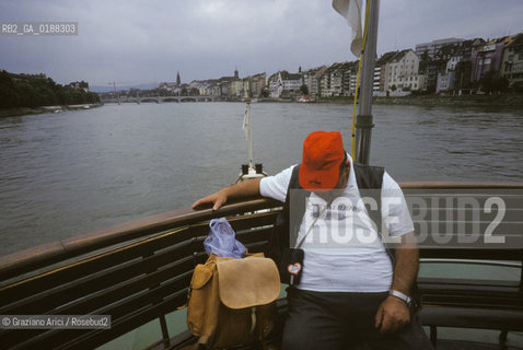 ( SVIZZERA CONFEDERAZIONE ELVETICA  ) BASILEA : BATTELLO SUL FIUME RENO    © 1995 Graziano Arici/Rosebud2 / GEO CAPPELLO ROSSO