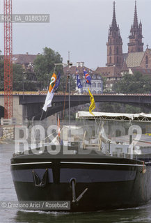 ( SVIZZERA CONFEDERAZIONE ELVETICA  ) BASILEA : BATTELLO SUL FIUME RENO    © 1995 Graziano Arici/Rosebud2 / GEO