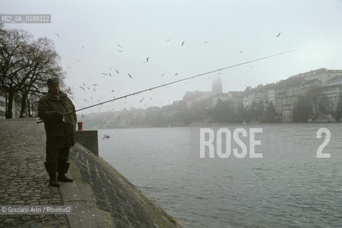 ( SVIZZERA CONFEDERAZIONE ELVETICA  ) BASILEA : IL FIUME RENO    © 1995 Graziano Arici/Rosebud2 / GEO PESCA