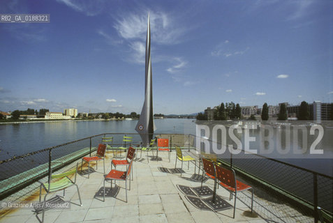 ( SVIZZERA CONFEDERAZIONE ELVETICA  ) BASILEA : PORTO FLUVIALE IL DREILANDERECKE IL  PUNTO DI FRONTIERA DOVE SI INCONTRANO TRE STATI    © 1995 Graziano Arici/Rosebud2 / GEO CONFINE FIUME RENO