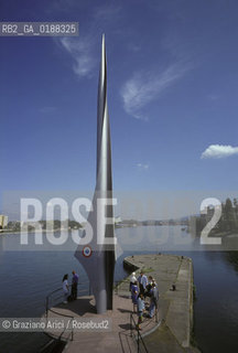 ( SVIZZERA CONFEDERAZIONE ELVETICA  ) BASILEA : PORTO FLUVIALE IL DREILANDERECKE IL  PUNTO DI FRONTIERA DOVE SI INCONTRANO TRE STATI    © 1995 Graziano Arici/Rosebud2 / GEO CONFINE FIUME RENO