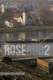 ( SVIZZERA CONFEDERAZIONE ELVETICA  ) BASILEA : INDUSTRIE CHIMICHE SUL FIUME RENO    © 1995 Graziano Arici/Rosebud2 / GEO