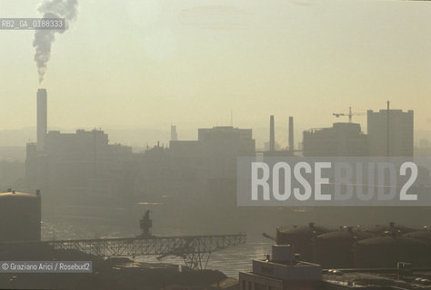 ( SVIZZERA CONFEDERAZIONE ELVETICA  ) BASILEA : INDUSTRIE CHIMICHE SUL FIUME RENO    © 1995 Graziano Arici/Rosebud2 / GEO