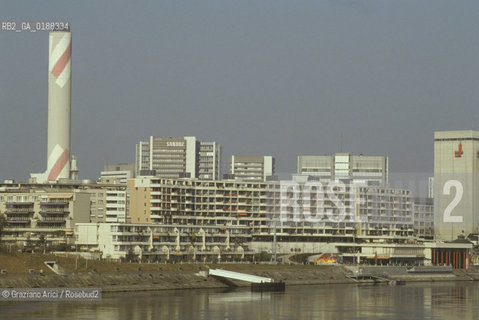 ( SVIZZERA CONFEDERAZIONE ELVETICA  ) BASILEA : INDUSTRIE CHIMICHE SUL FIUME RENO    © 1995 Graziano Arici/Rosebud2 / GEO