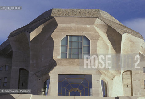 ( SVIZZERA CONFEDERAZIONE ELVETICA  ) BASILEA :  DORNACH IL GOETHEANUM DI RUDOLF STEINER    © 1995 Graziano Arici/Rosebud2 / GEO / ARCHITETTURA MODERNA / ANTROPOSOFIA