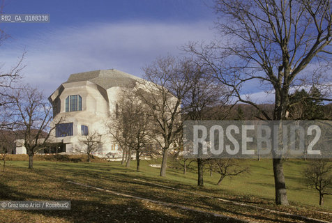 ( SVIZZERA CONFEDERAZIONE ELVETICA  ) BASILEA :  DORNACH IL GOETHEANUM DI RUDOLF STEINER    © 1995 Graziano Arici/Rosebud2 / GEO / ARCHITETTURA MODERNA / ANTROPOSOFIA