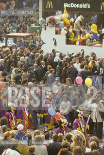 ( SVIZZERA CONFEDERAZIONE ELVETICA  ) BASILEA :  IL CARNEVALE    © 1995 Graziano Arici/Rosebud2 / GEO / MASCHERA