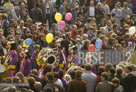 ( SVIZZERA CONFEDERAZIONE ELVETICA  ) BASILEA :  IL CARNEVALE    © 1995 Graziano Arici/Rosebud2 / GEO / MASCHERA FOLLA