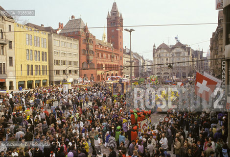 ( SVIZZERA CONFEDERAZIONE ELVETICA  ) BASILEA :  IL CARNEVALE IN MARKTPLATZ    © 1995 Graziano Arici/Rosebud2 / GEO / MASCHERA