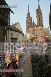 ( SVIZZERA CONFEDERAZIONE ELVETICA  ) BASILEA :  IL CARNEVALE    © 1995 Graziano Arici/Rosebud2 / GEO / MASCHERA CATTEDRALE MUNSTER