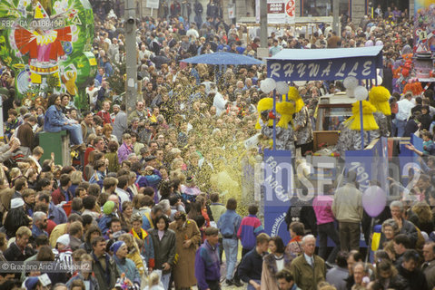 ( SVIZZERA CONFEDERAZIONE ELVETICA  ) BASILEA :  IL CARNEVALE    © 1995 Graziano Arici/Rosebud2 / GEO / MASCHERA