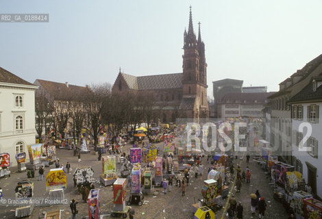 ( SVIZZERA CONFEDERAZIONE ELVETICA  ) BASILEA :  IL CARNEVALE    © 1995 Graziano Arici/Rosebud2 / GEO / MASCHERA CATTEDRALE MUNSTER