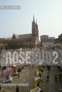 ( SVIZZERA CONFEDERAZIONE ELVETICA  ) BASILEA :  IL CARNEVALE    © 1995 Graziano Arici/Rosebud2 / GEO / MASCHERA CATTEDRALE MUNSTER