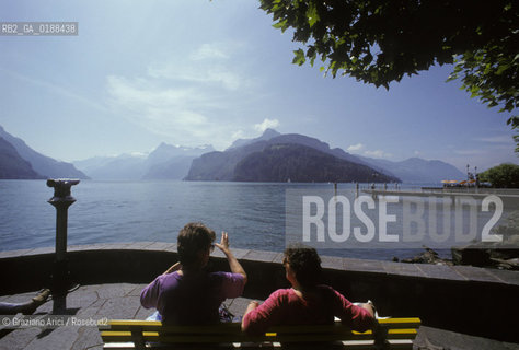 ( SVIZZERA CONFEDERAZIONE ELVETICA  ) CANTONE DI BERNA LAGO DI BRIENZ :     © 1995 Graziano Arici/Rosebud2 / GEO