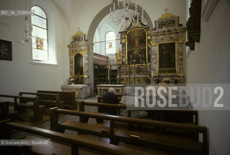 ( SVIZZERA CONFEDERAZIONE ELVETICA  ) CANTONE DI SCHWYZ  BRUNNEN :  LA BUNDESKAPELLE DOVE E STATA FONDATA LA CONFEDERAZIONE ELVETICA   © 1995 Graziano Arici/Rosebud2 / GEO