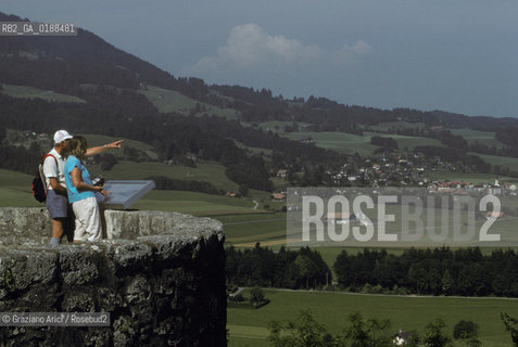( SVIZZERA CONFEDERAZIONE ELVETICA  ) CANTONE DI FRIBURGO  GRUYERES : IL CASTELLO   © 1995 Graziano Arici/Rosebud2 / GEO