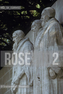 ( SVIZZERA CONFEDERAZIONE ELVETICA  ) CANTONE DI GINEVRA  GINEVRA : PARCO DEI BASTIONI MONUMENTO ALLA RIFORMA FAREL , CALVINO , DE BEZE E KNOX   © 1995 Graziano Arici/Rosebud2 / GEO PROTESTANTI