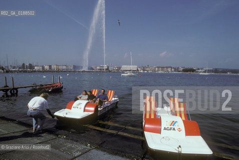 ( SVIZZERA CONFEDERAZIONE ELVETICA  ) CANTONE DI GINEVRA  GINEVRA : IL LAGO E IL JET DEAU   © 1995 Graziano Arici/Rosebud2 / GEO FONTANA