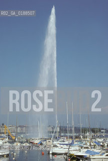 ( SVIZZERA CONFEDERAZIONE ELVETICA  ) CANTONE DI GINEVRA  GINEVRA : IL LAGO E IL JET DEAU   © 1995 Graziano Arici/Rosebud2 / GEO FONTANA
