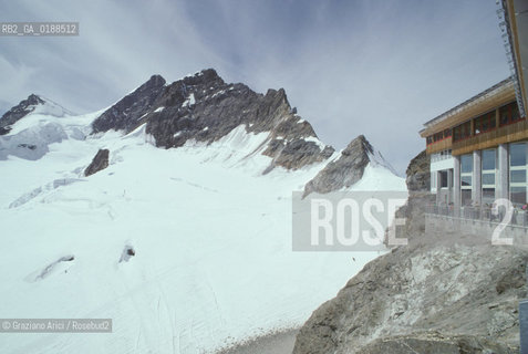 ( SVIZZERA CONFEDERAZIONE ELVETICA  ) CANTONE DI BERNA  RIFUGIO DEL JUNGFRAUJOCH   © 1995 Graziano Arici/Rosebud2 / GEO NEVE MONTAGNA